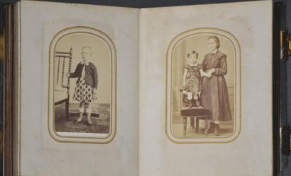 null Cartes de visite, 1860-1880
Réunion de 4 albums comprenant en tout plus 130...