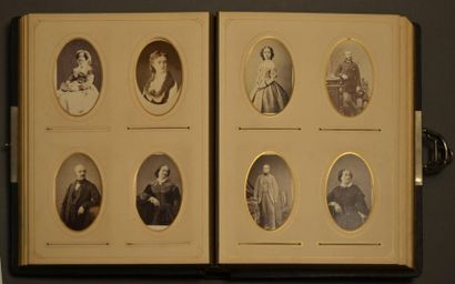 null Portrait de famille, 1870-1900
Bel album de 87 épreuves dont 80 cartes de visites...