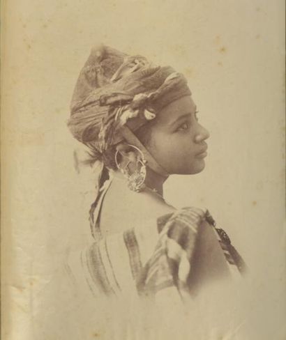 null Afrique du Nord, vers 1880
Portraits de jeunes filles
Réunion de deux tirages...