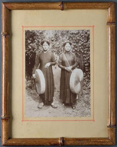 Pierre-Marie Alexis DIEULEFILS (1862-1937) Photographe en Indochine Femmes de Nam-Dinh,...