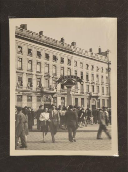 null Lyon, 1935-1945
Importante réunion de 97 photographies sur Lyon, tirages argentiques...