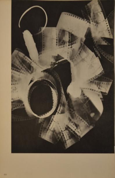 MAN RAY Photographies 1920-1934 Paris, Cercle d'Art, 1934, mention de deuxième édition
Un...