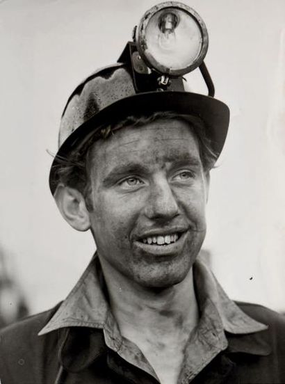 null Mines de charbon, années 1950
Fort lot d'environ 65 tirages argentiques vers...