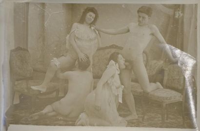 null Curiosa, 1900
Ensemble de 4 épreuves argentiques représentant des amusements...