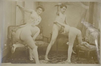 null Curiosa, 1900
Ensemble de 4 épreuves argentiques représentant des amusements...