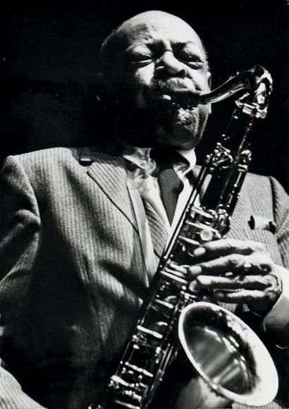 Anonyme, vers 1960 Coleman Hawkins (1904-1969) au saxophone
Tirage argentique d'époque,...