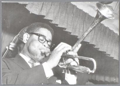 Anonyme, vers 1958 Dizzy Gillespie (1917-1993)
Tirage argentique d'époque, portant...