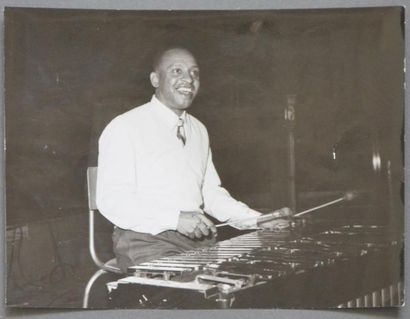 Anonyme, 1961 Lionel Hampton (1908-2002) au xylophone
Tirage argentique daté du 13/3/61...