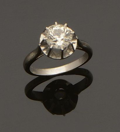 null Bague solitaire en or gris 18K (750/°°) et platine (850/°°) ornée d'un diamant...
