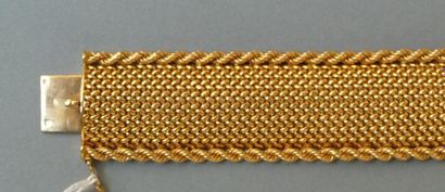 null Bracelet ruban articulé en tissu d'or 18K (750/°°) tressé souligné par deux...