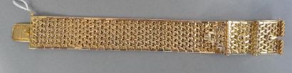 null Bracelet ruban en or jaune 18K (750/°°) tressé et ajouré à décor de boucle de...