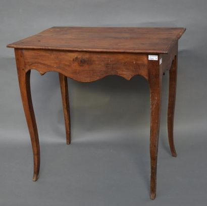 null Petite table en bois naturel, pieds cambrés, un tiroir latéral pouvant accueillir...