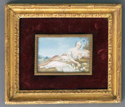 null Une miniature sur ivoire représentant une figure féminine dans le goût du XVIIIe...