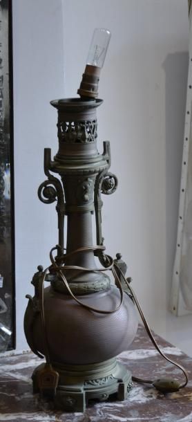 null Paire de lampes à pétrole en bronze 

Epoque 1880

H. 45 cm environ