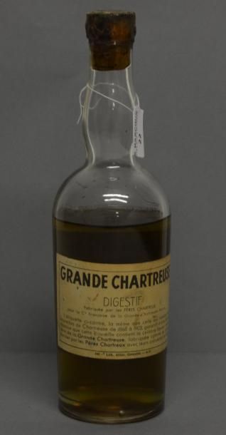 null 1 1/2 B CHARTREUSE JAUNE VOIRON Période 1951-1956 (8,5 cm sur bouchon; e.l.s;...