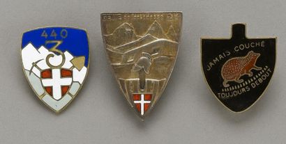 null Lot de trois insignes de régiments de Pionniers

Génie de forteresse 2/14 SNF

"Jamais...