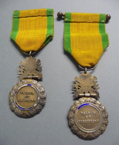 null FRANCE

Lot de deux médailles militaires IIIe République 

Taille ordonnanc...