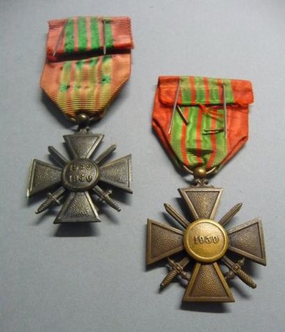 null FRANCE
Lot de deux croix de Guerre 1939-1945
Une croix de Guerre 1939 en bronze...