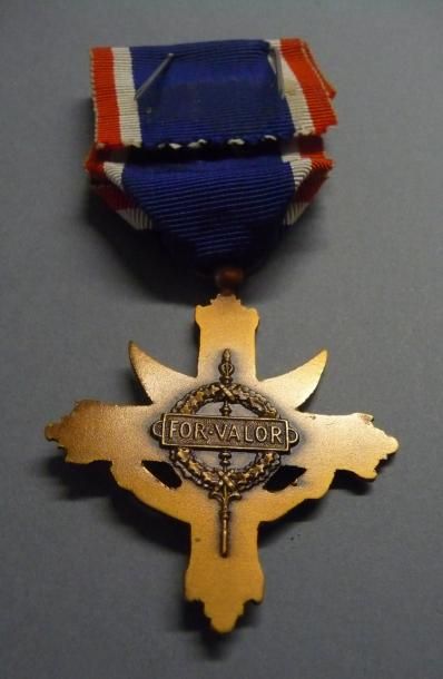 null ETATS-UNIS

Distinguished Service Cross deuxième modèle 

En bronze, ruban d'origine

D....