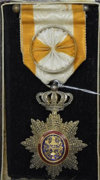 null FRANCE/CAMBODGE

Ordre Royal du Cambodge 

En vermeil et émail (manques à l'avers),...