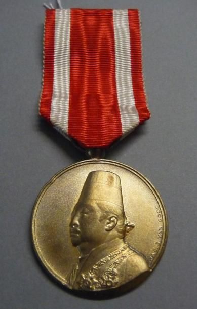 null FRANCE/CAMBODGE

Médaille de Jubilé 

En métal doré

L. 2,9 cm

