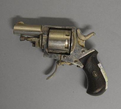 null BELGIQUE

Revolver BRITISH BULLDOG, 9 mm

Monture en acier nickelé, barillet...