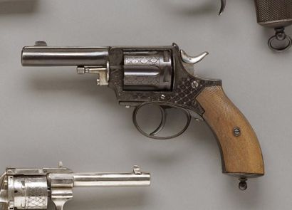 null BELGIQUE

Revolver "FINE LONDON", calibre 8 mm environ 

Monture acier bronzé...