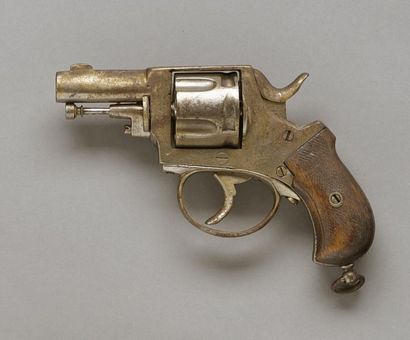 null BELGIQUE

Revolver BULL-DOG, calibre 8 mm environ

Barillet à cannelures, canon...