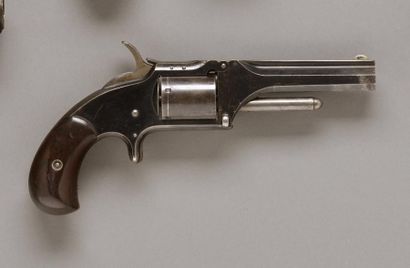 null ETATS-UNIS

Revolver SMITH & WESSON n°1, 1/2 first issue, calibre 32 mm

Monture...