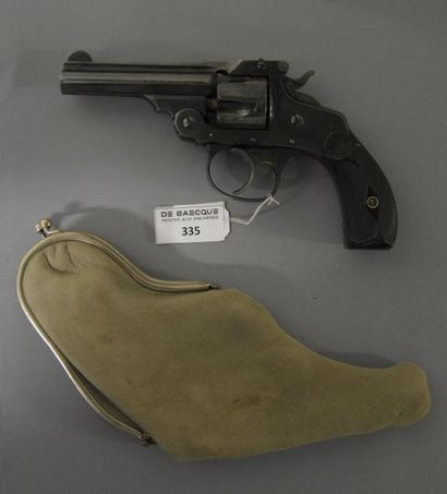 null ETATS-UNIS

Revolver SMITH & WESSON 1880, calibre 32

Simple et double action....