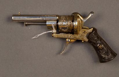 null FRANCE

Amusant revolver type LEFAUCHEUX, calibre 6

Canon à pans, barillet...