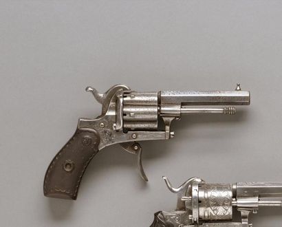 null FRANCE

Revolver type LEFAUCHEUX, calibre 8 mm environ 

Monture acier barillet...