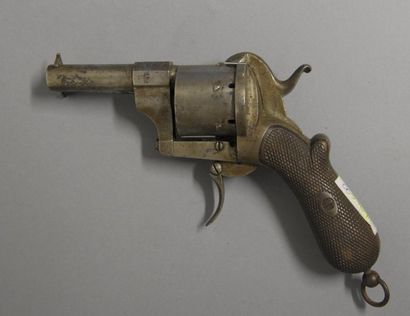 null FRANCE

Revolver type LEFAUCHEUX, calibre 9 mm

Monture en acier, barillet plein...