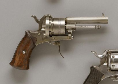 null FRANCE

Revolver "LE PARISIEN", calibre 8 mm environ

Monture acier, barillet...