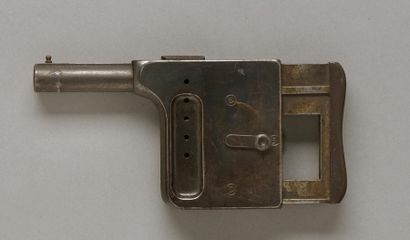 null FRANCE

Pistolet de poche "LE GAULOIS" n°1, calibre 8 mm

Arme fabriqué par...