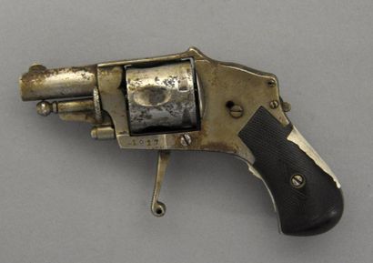 null GRANDE-BRETAGNE

Revolver BRITISH BULL-DOG Hammerless, calibre 7 mm environ

En...