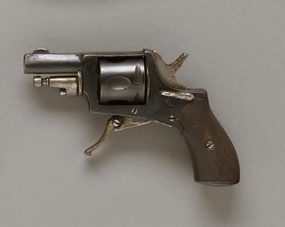 null GRANDE-BRETAGNE

Revolver BRITISH BULL-DOG, calibre 7 mm environ

En l'état

L....
