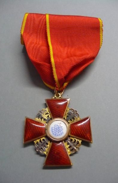 null RUSSIE

Ordre de Sainte-Anne Commandeur, troisième classe 

En bronze doré et...