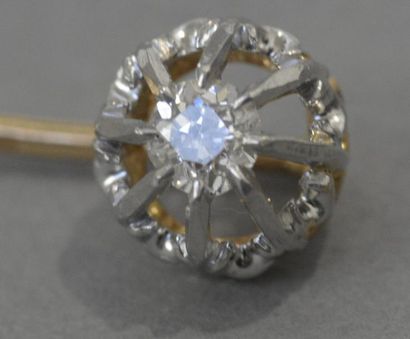 null Épingle de cravate en or 18K (750/°°) de deux tons agrémenté d'un diamant taille...