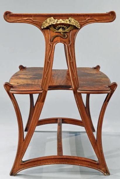 Louis MAJORELLE (1859-1926) Les Butomacées
Table de salon, dite aussi table volante...