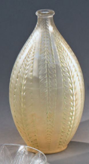 RENE LALIQUE (1860-1945) Acacia, modèle créé en 1921, non repris après 1947
Vase...