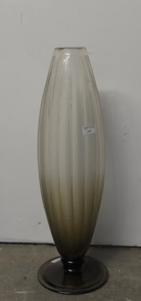 Charles SCHNEIDER (1881-1953) Très important vase fuselé et méplat sur base circulaire....