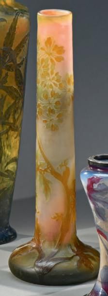 Établissements GALLÉ (1904-1936) Fleurs de moutarde
Vase oignon, la panse toupie,...