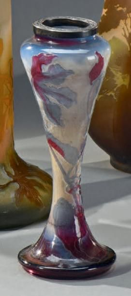 Émile GALLÉ (1846-1904) Solanum
Rare vase ou pied de lampe diabolo méplat. Épreuve...