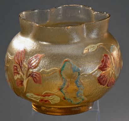 Émile GALLÉ (1846-1904) Liserons
Vase bursaire à col quadrilobé. Épreuve en verre...