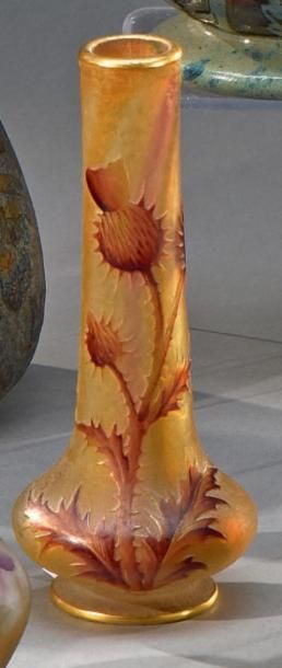 DAUM Nancy Chardons
Vase soliflore, la base renflée sur talon et le haut tronconique.
Épreuve...