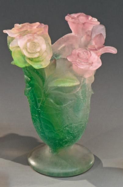 DAUM France Roses
Vase cornet sur piédouche au décor en ronde-bosse. Épreuve en pâte...