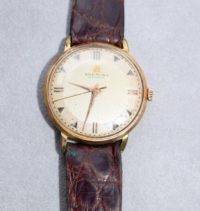 BREITLING, vers 1960 Montre bracelet en métal doré. Boîtier de forme ronde avec fond...