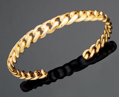 BULGARI Bracelet rigide ouvert, en or jaune 750 millièmes à décor de maillons ovales

Signé

Diamètre...