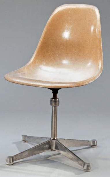 Charles (1907-1978) et Ray (1912-1988) EAMES -Édition HERMAN MILLER 
Chaise modèle...